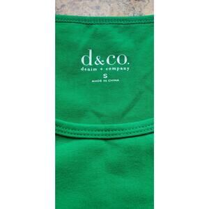 D & Co Cute Green Shirt with cut out on a half sleeves size small